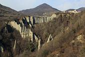 25_Piramidi di terra